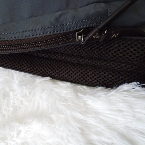 Coach Men Varick Sling Backpack Gray F70692 - Picture 13 of 15